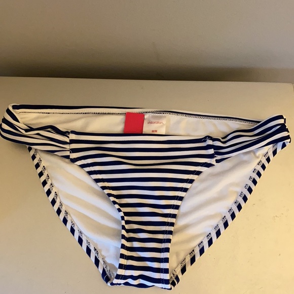 Get ALL 4 new bikini bottoms size medium mix w/different tops smoke free home - Picture 3 of 5
